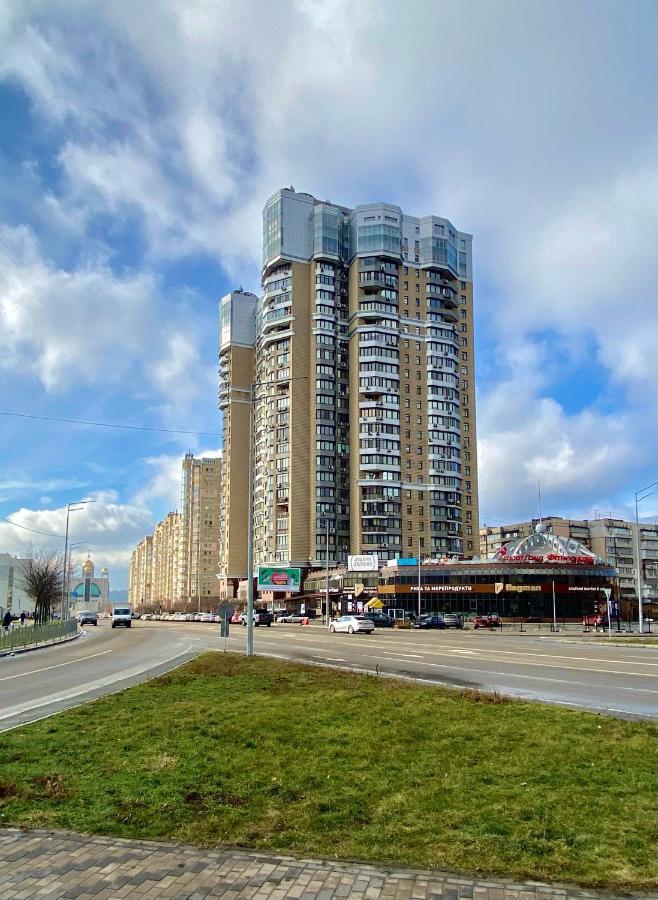 Чарівна, Простора Квартира В 2Хв Від Мвц, Лівобережна Kiev Exterior foto